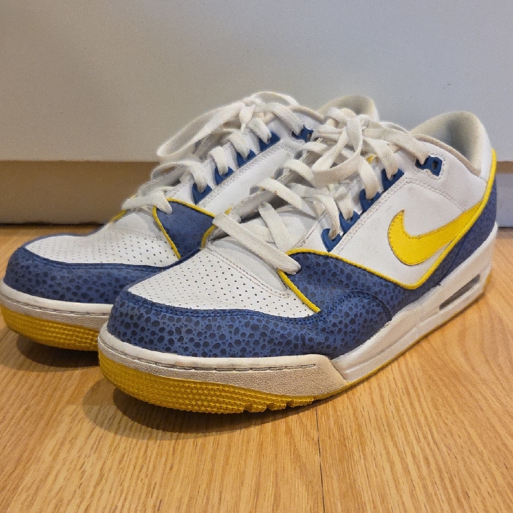 *RARE* Nike Air Assault Low - Zest Academy Blue (Size 12)